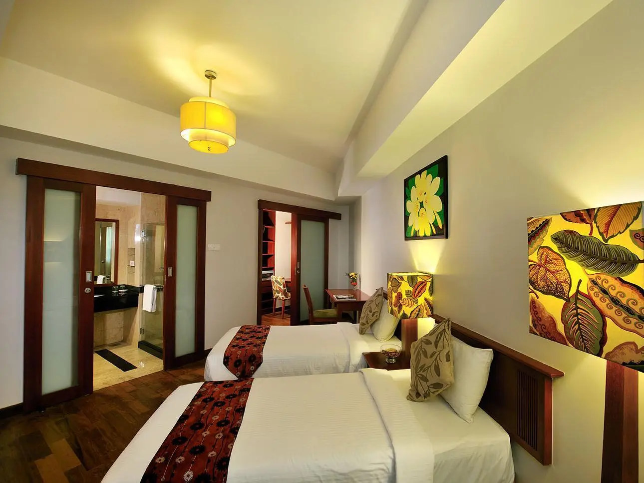 Twin-bed second bedroom of a 2-bedroom suite